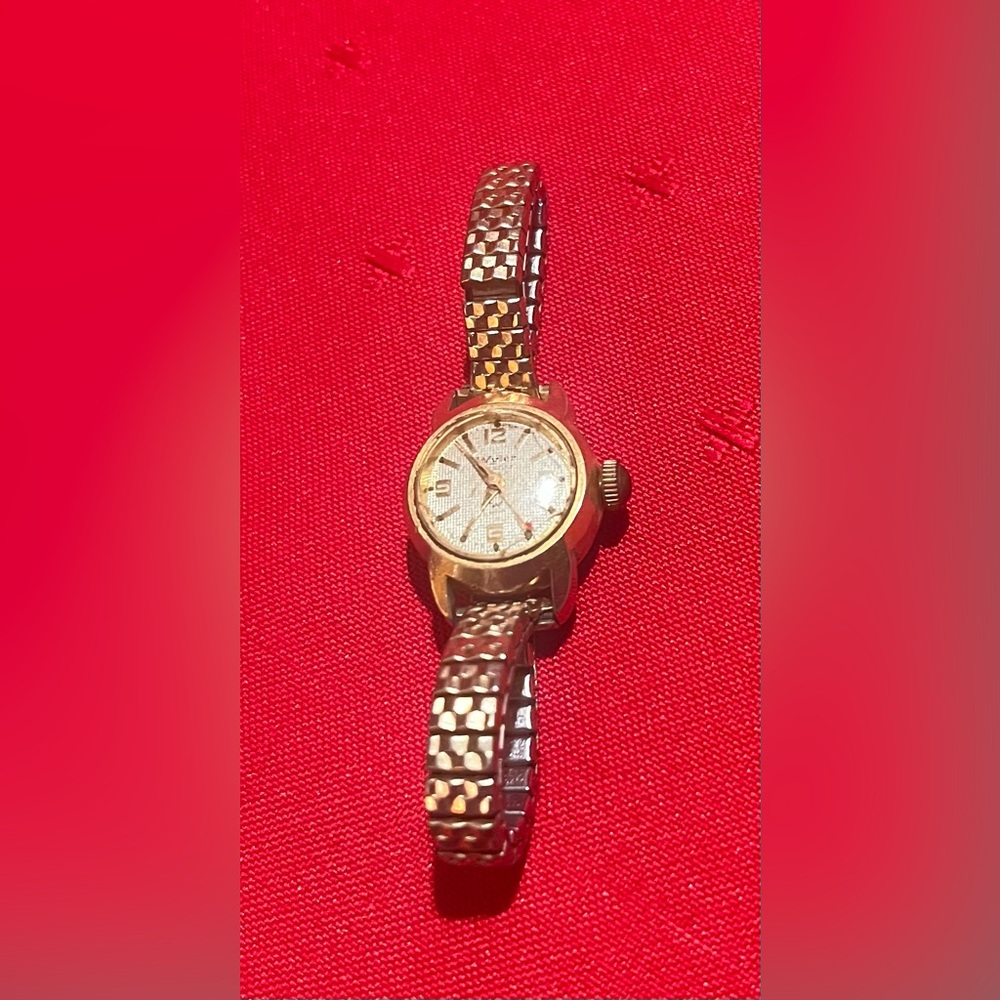 VINTAGE LADIES WYLER INCAFLEX watch